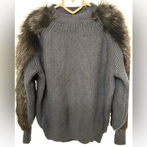H&M FAUX FUR CREWNECK SWEATER